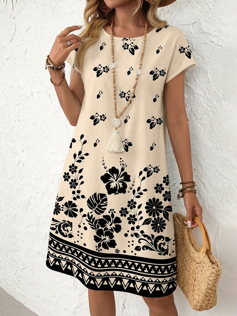 Vestido Curto Estilo Camiseta com Estampa Geométrica - La Lecce