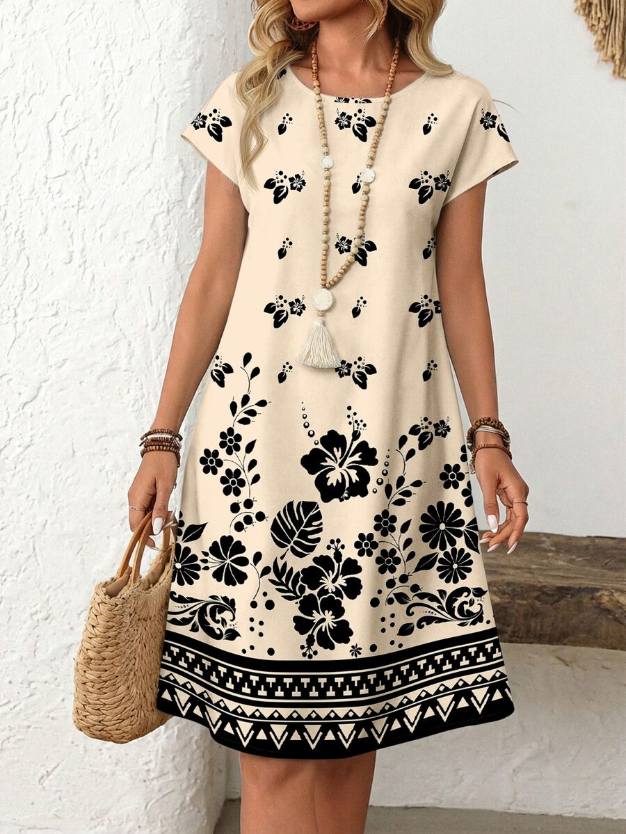 Vestido Curto Estilo Camiseta com Estampa Geométrica - La Lecce
