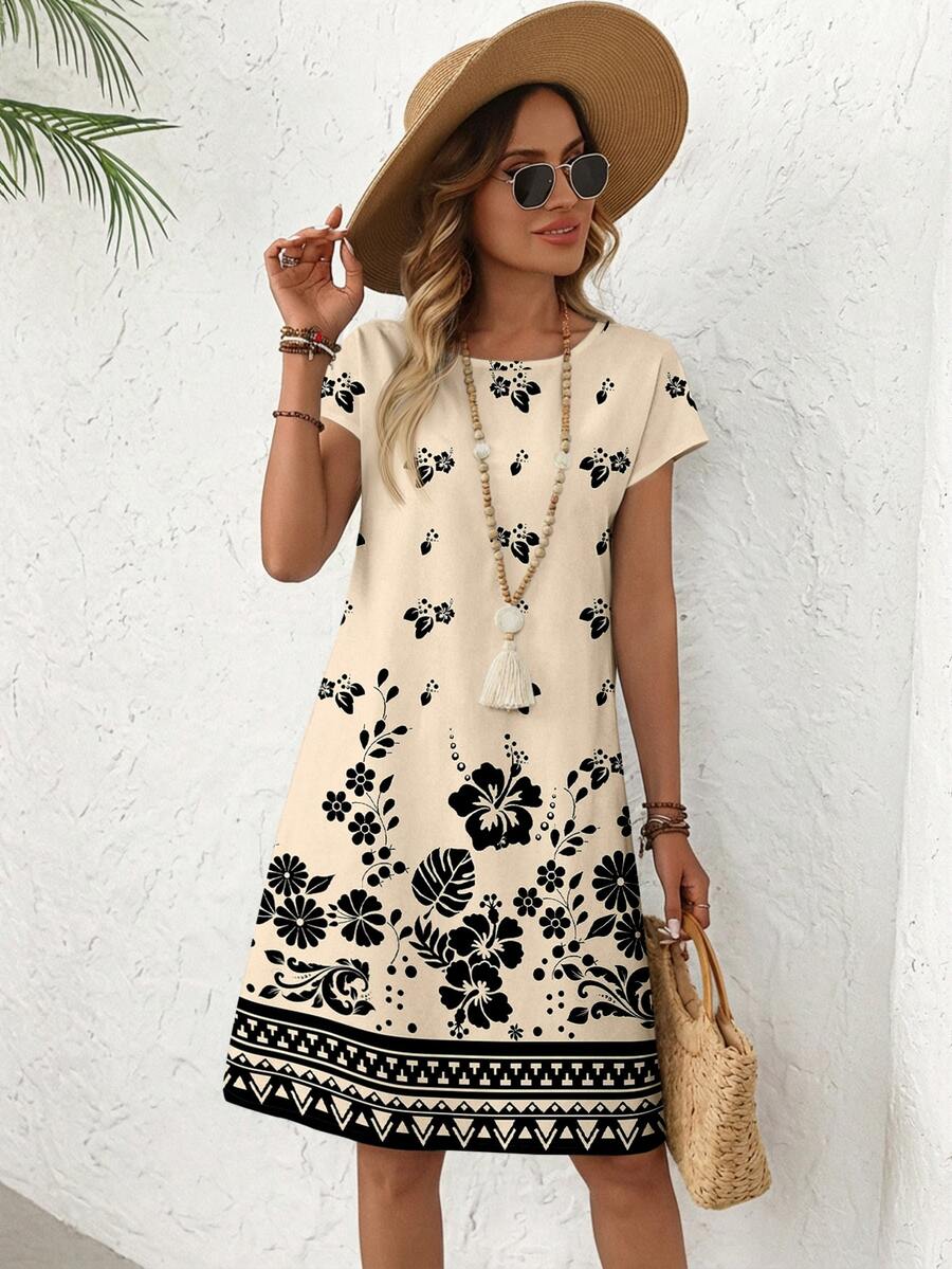 Vestido Curto Estilo Camiseta com Estampa Geométrica - La Lecce