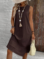 Vestido Midi Minimalista com Gola Redonda e Bainha Assimétrica - La Lecce