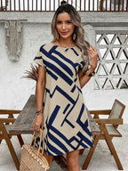 Vestido Curto Estilo Camiseta com Estampa Geométrica - La Lecce