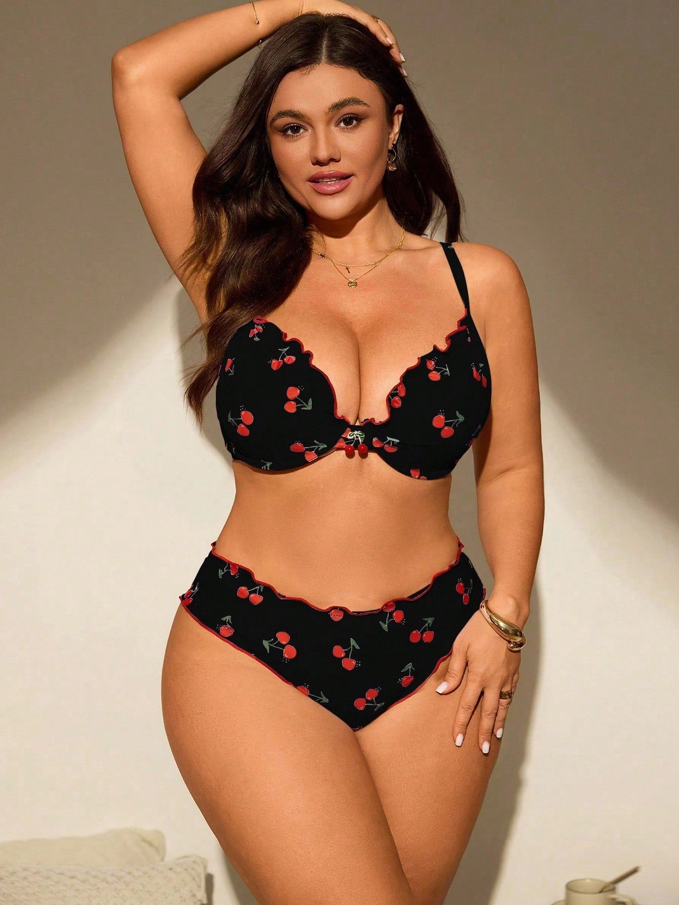 Biquíni Plus Size Decote V com Contraste