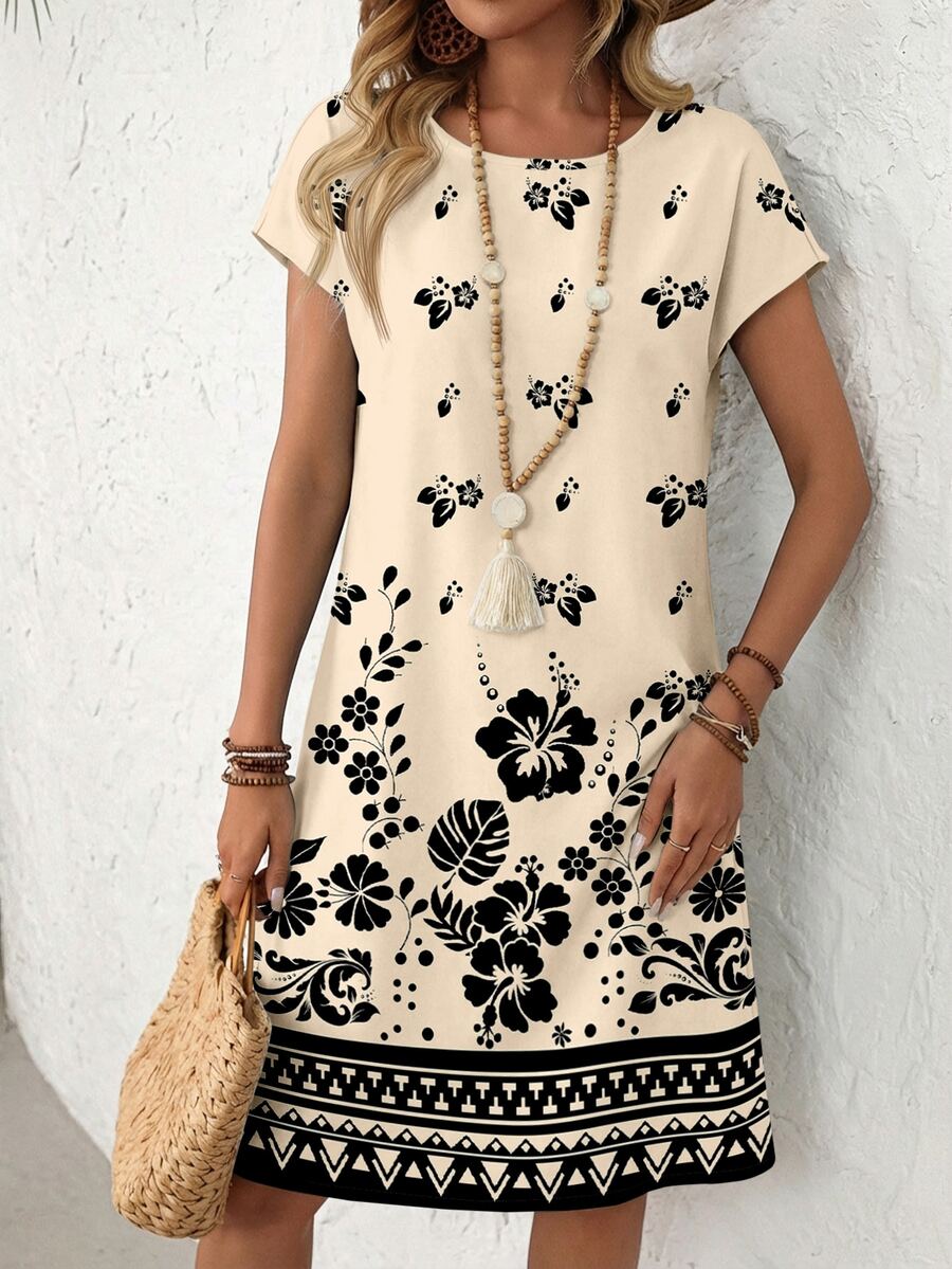 Vestido Curto Estilo Camiseta com Estampa Geométrica - La Lecce