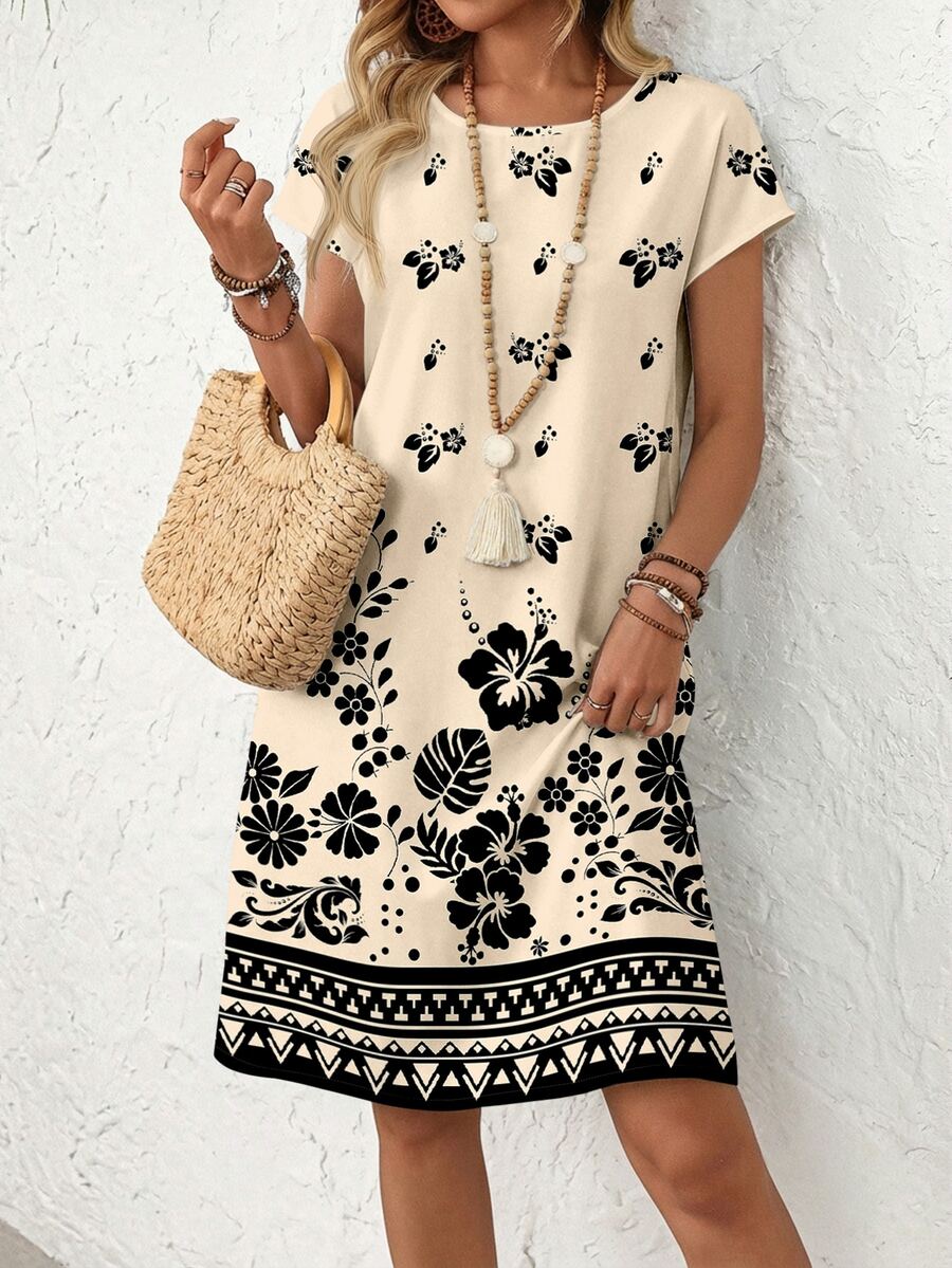 Vestido Curto Estilo Camiseta com Estampa Geométrica - La Lecce