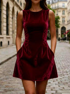 Vestido Curto Elegante com Gola Redonda e Bolsos - La Lecce
