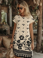 Vestido Curto Estilo Camiseta com Estampa Geométrica - La Lecce