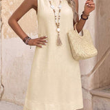 Vestido Midi Minimalista com Gola Redonda e Bainha Assimétrica