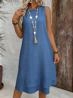 Vestido Midi Minimalista com Gola Redonda e Bainha Assimétrica - La Lecce