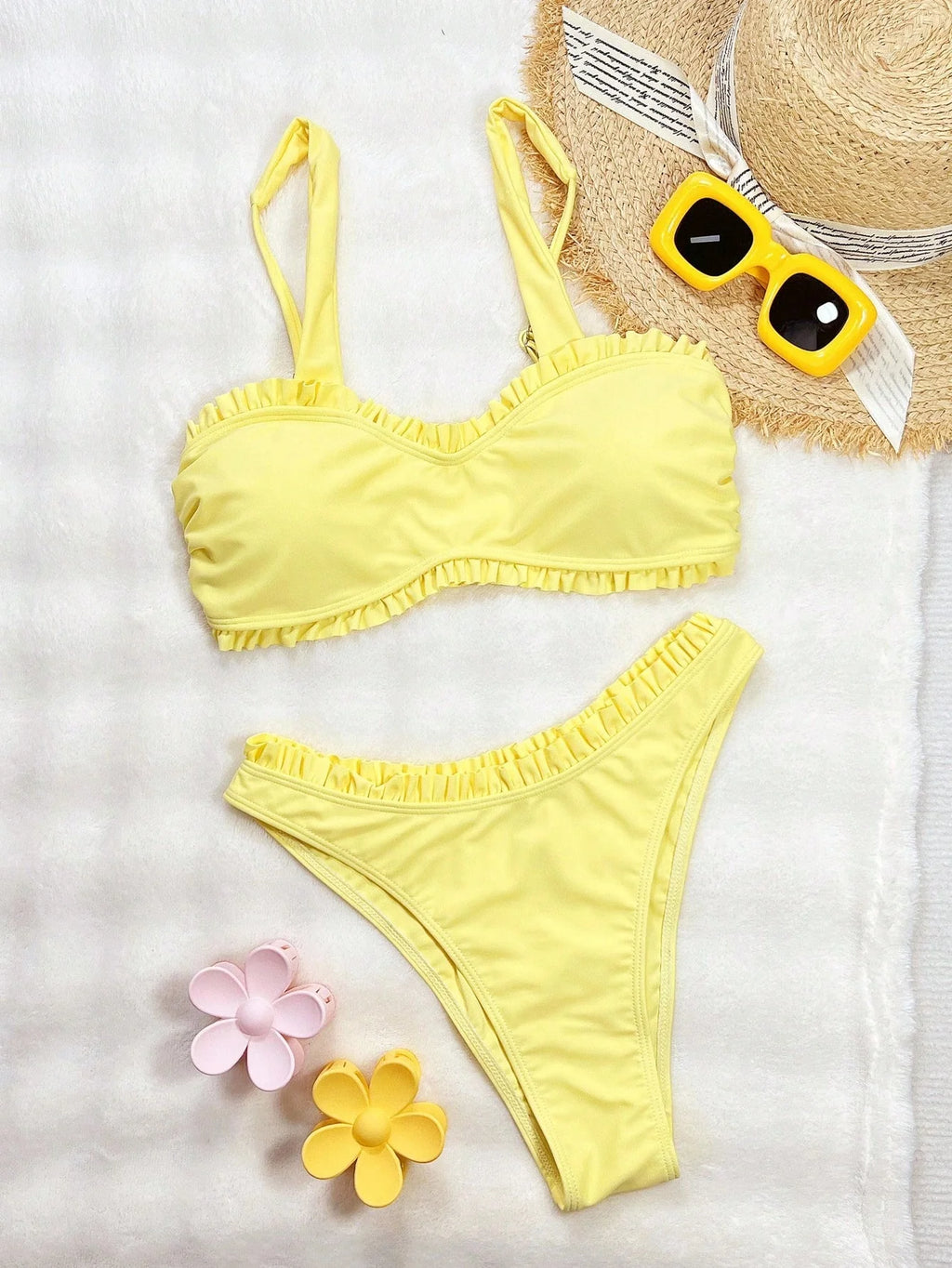 Biquíni Amarelo com Babado e Fivela - imagem 4