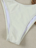 Biquíni Bandeau com Anel e Corte Alto - imagem 15