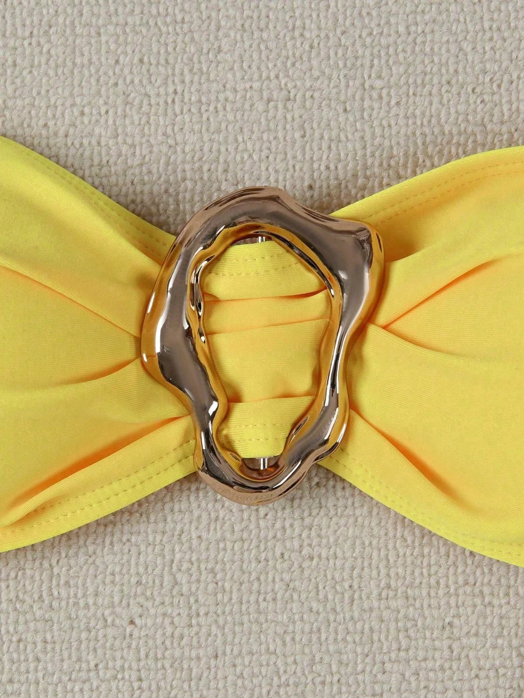 Biquíni Bandeau com Anel e Corte Alto - imagem 2