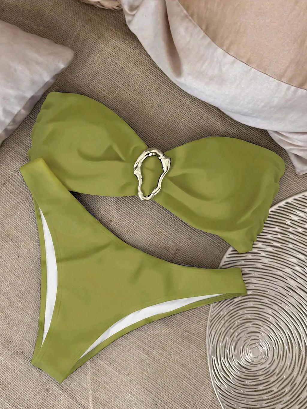 Biquíni Bandeau com Anel e Corte Alto - imagem 26