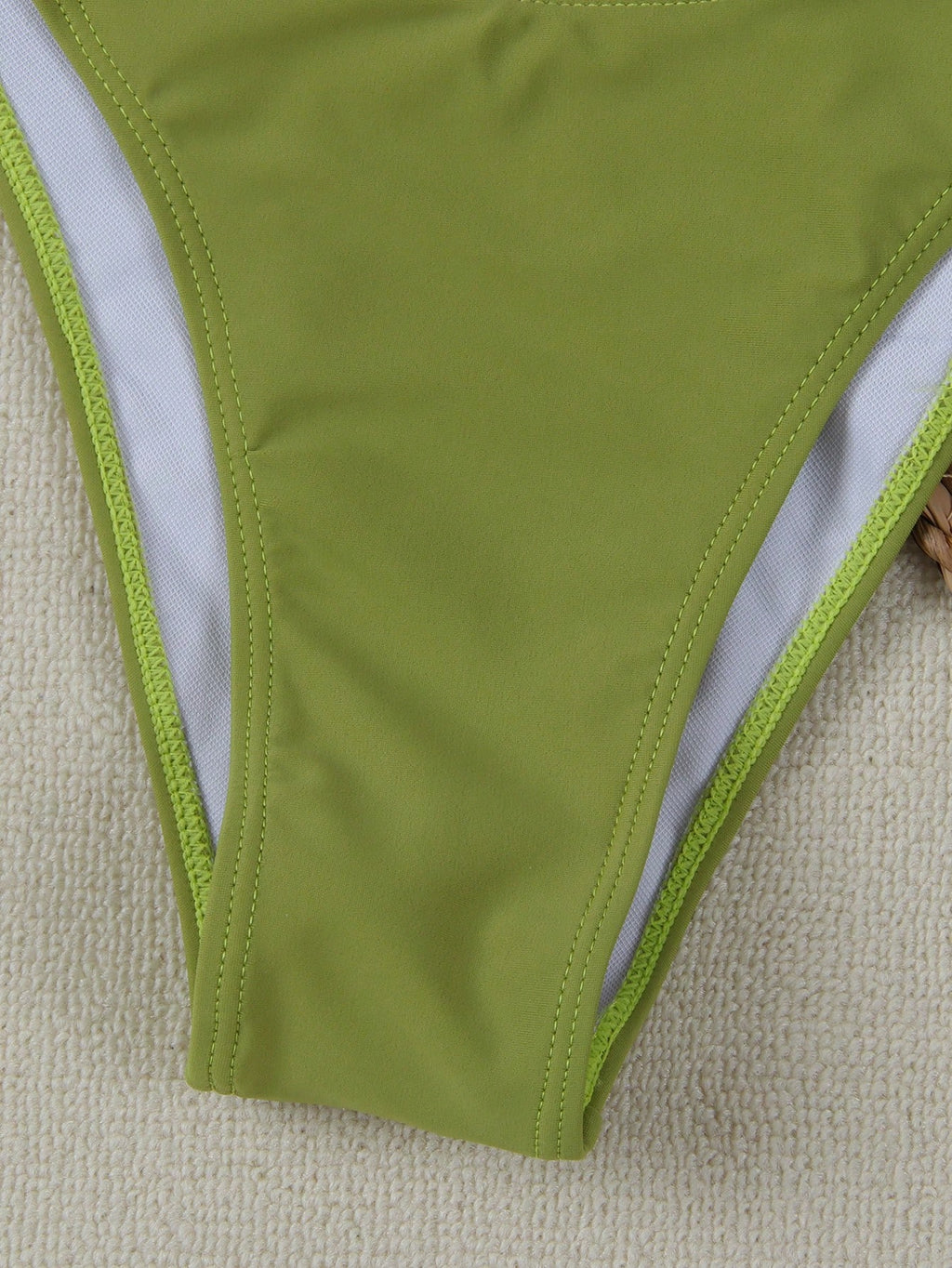 Biquíni Bandeau com Anel e Corte Alto - imagem 30
