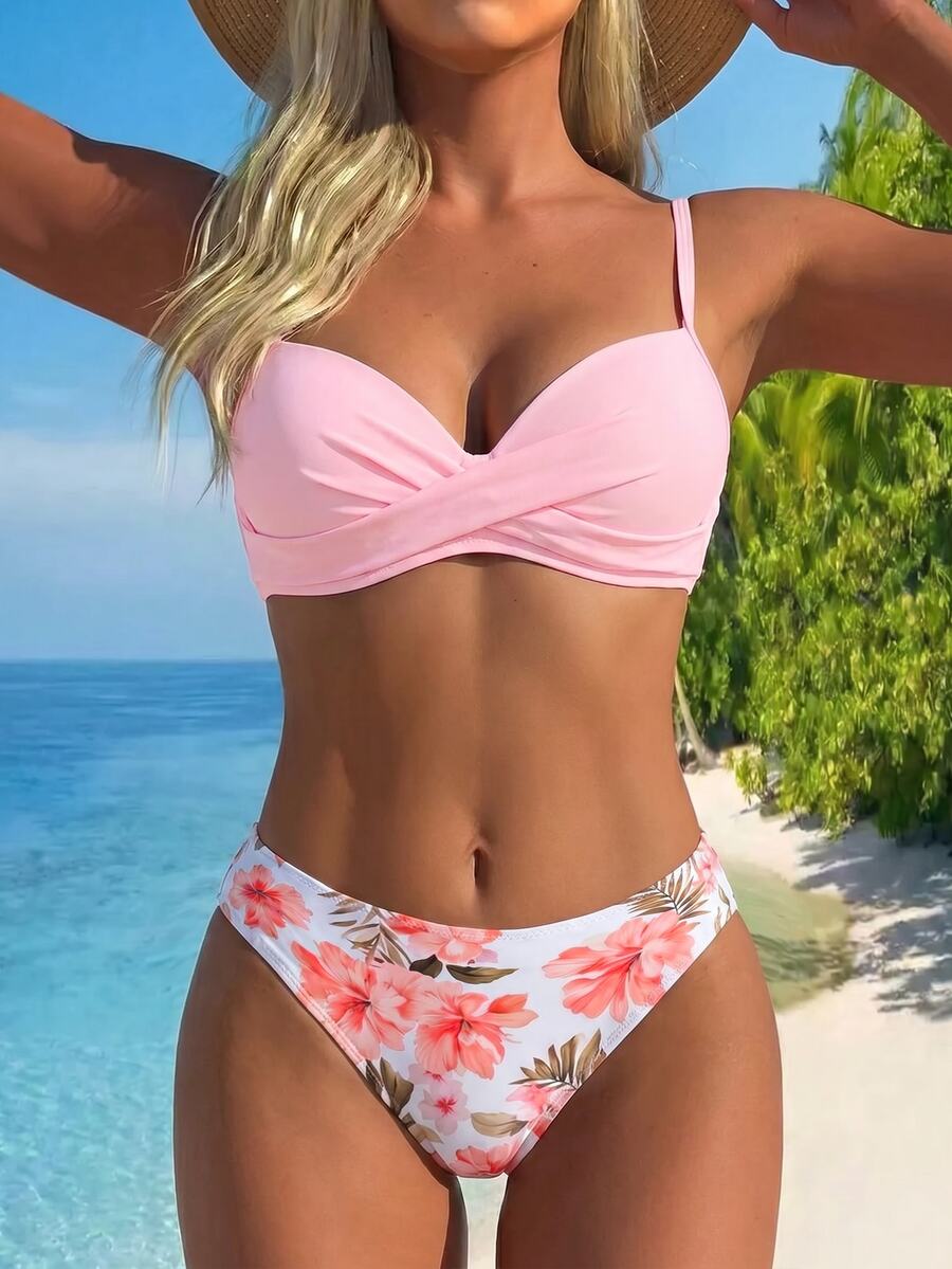 Biquíni com Top Torcido e Calcinha Estampada IMG 30