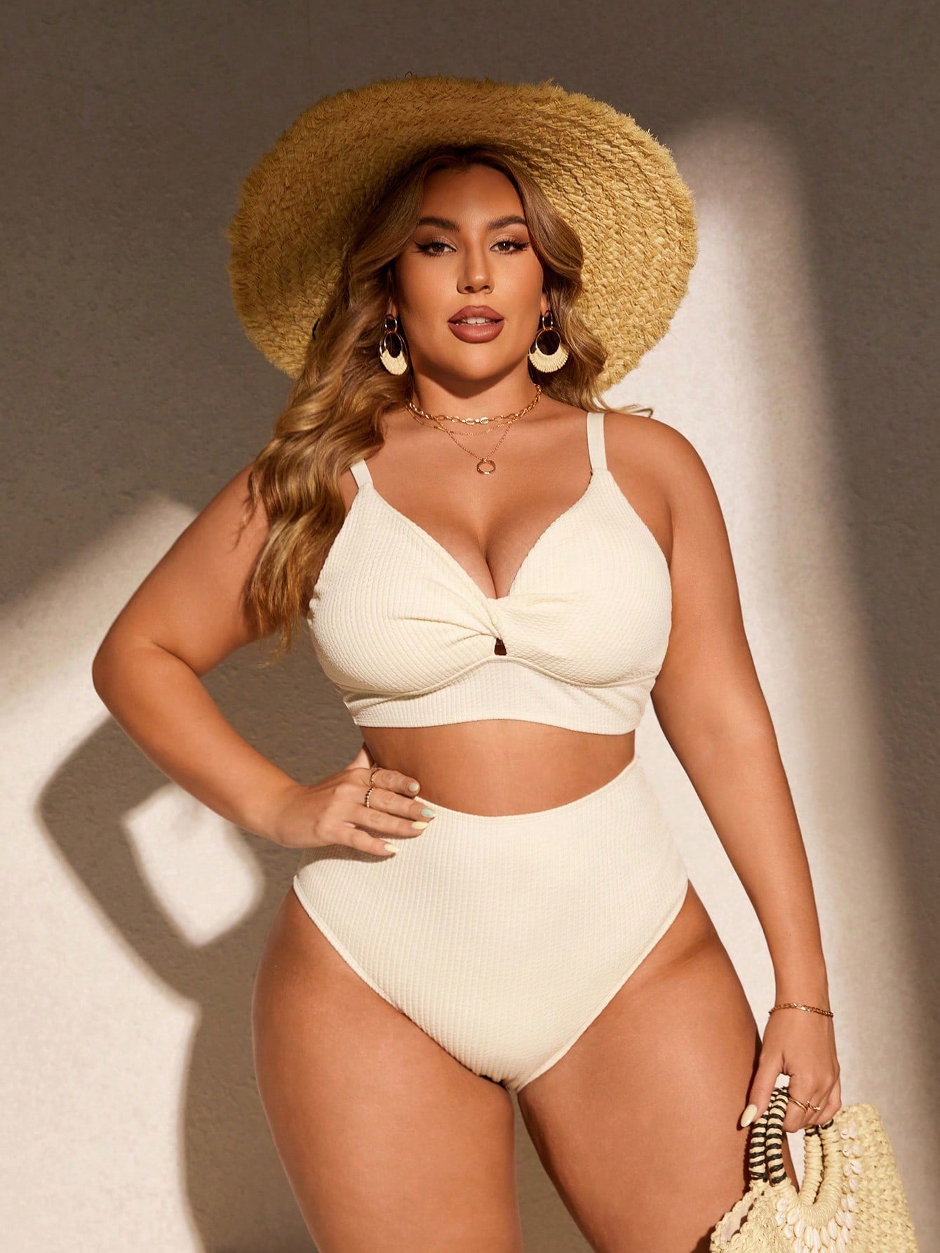 Biquíni Plus Size com Sutiã Torcido - imagem 1