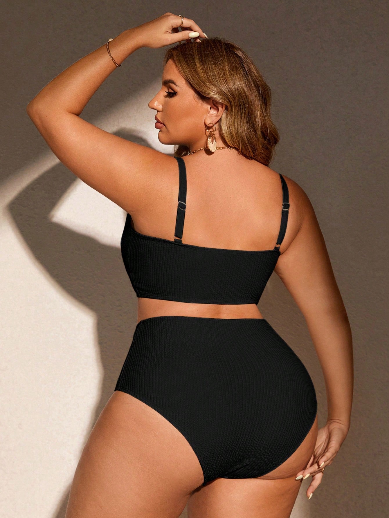 Biquíni Plus Size com Sutiã Torcido