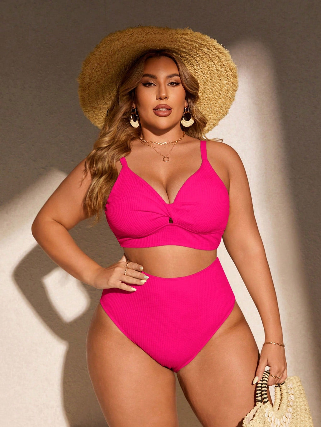 Biquíni Plus Size com Sutiã Torcido