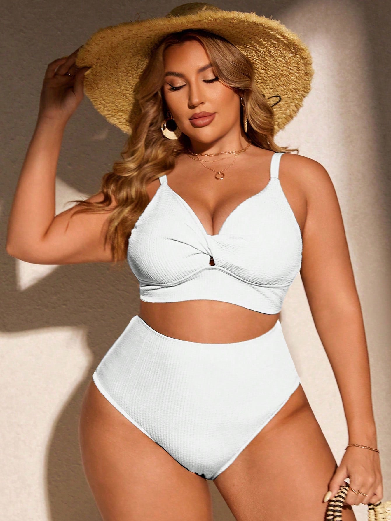 Biquíni Plus Size com Sutiã Torcido
