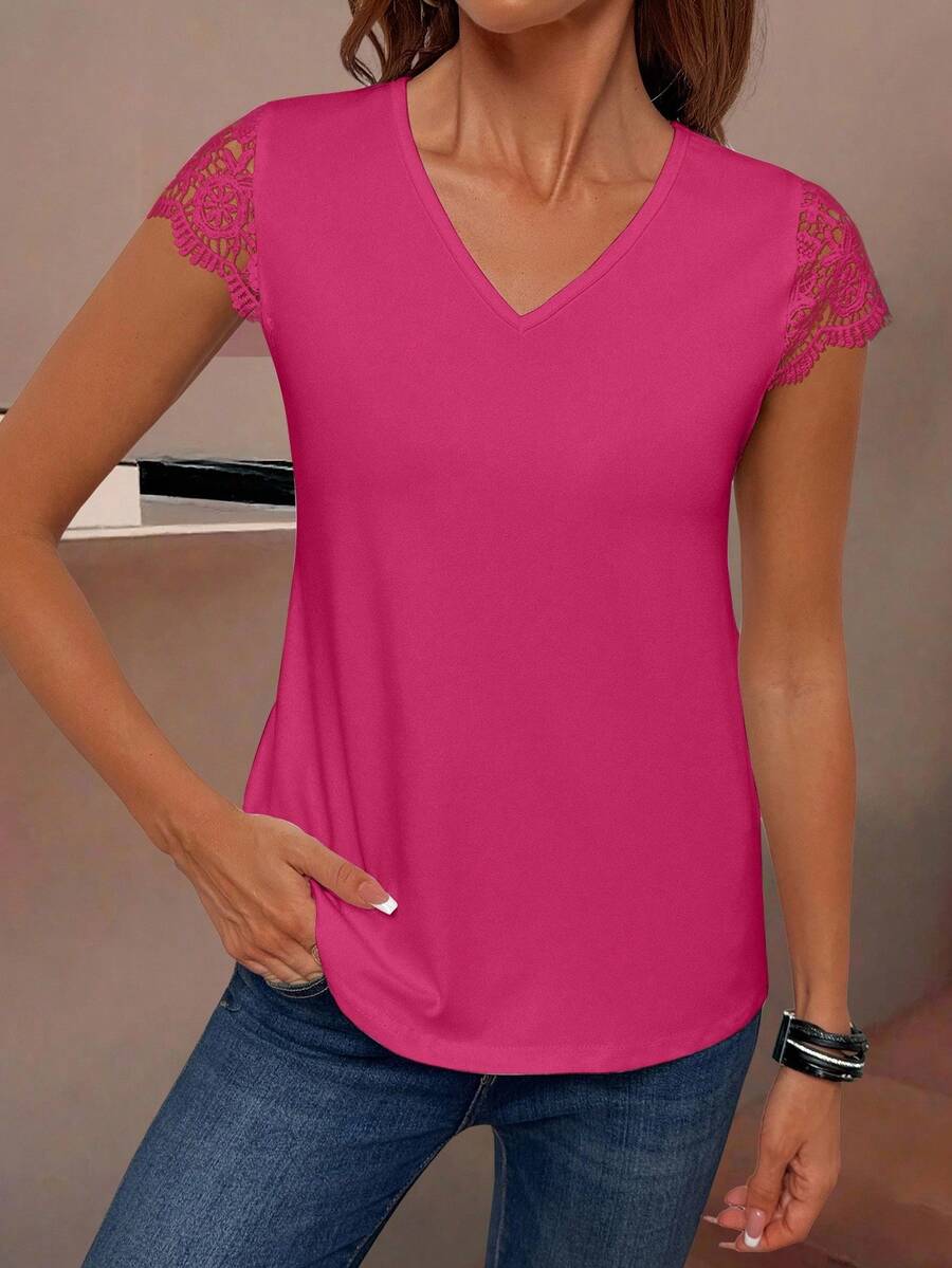 Camiseta Decote V com Aplicação de Renda IMG 33