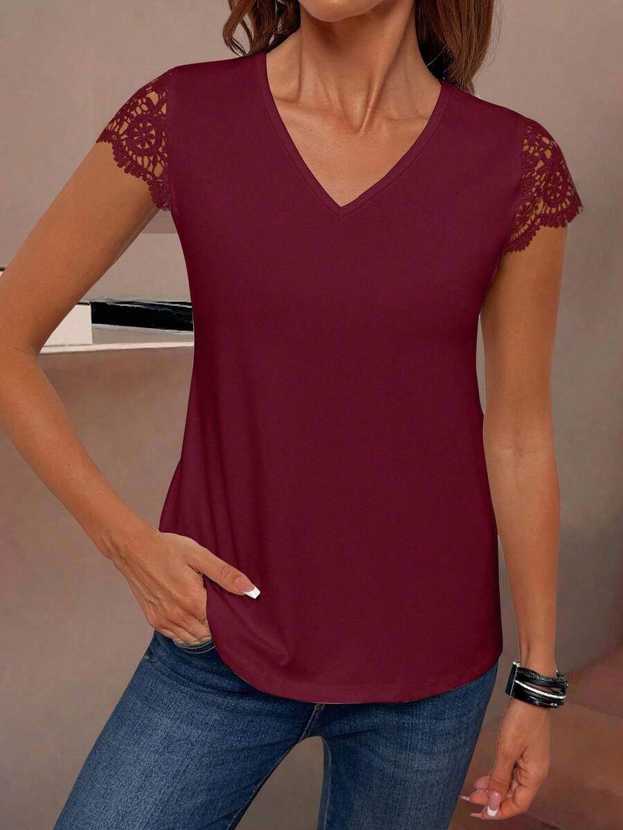 Camiseta Decote V com Aplicação de Renda IMG 41