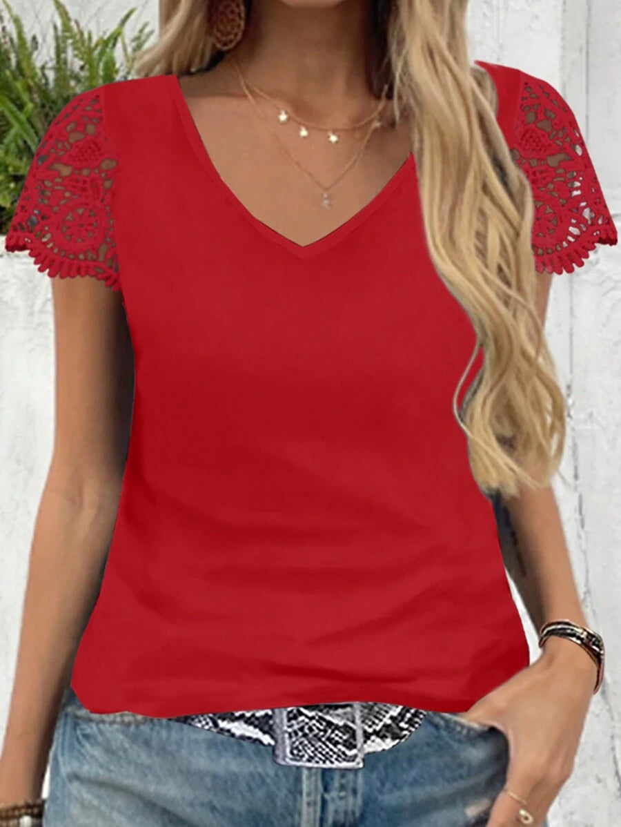 Camiseta Decote V com Aplicação de Renda IMG 43