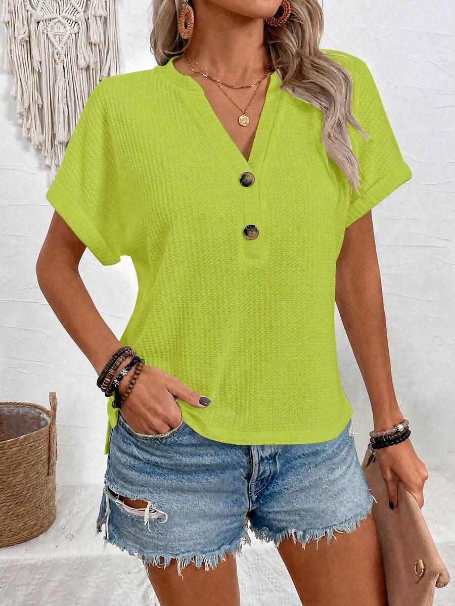 Camiseta Decote V com Botões Decorativos IMG 24