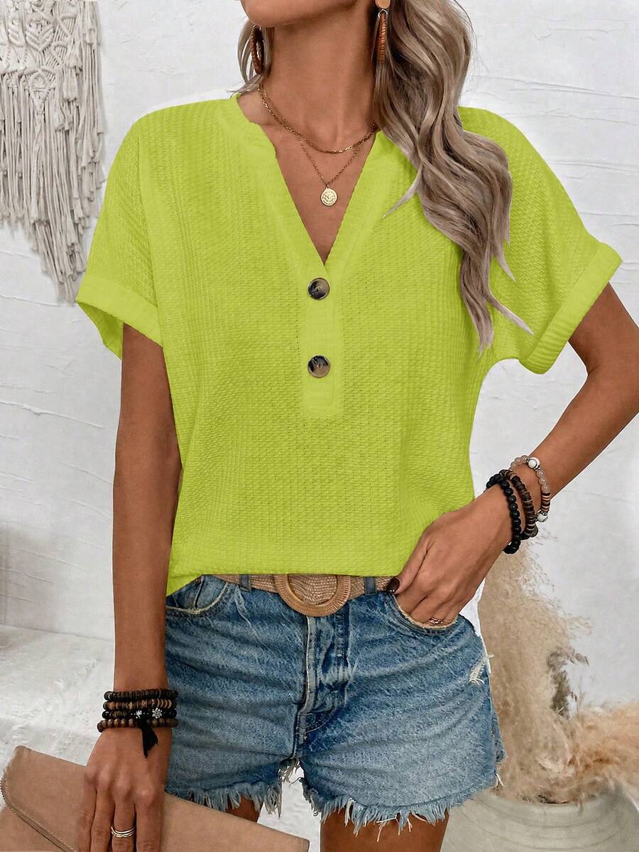 Camiseta Decote V com Botões Decorativos IMG 25