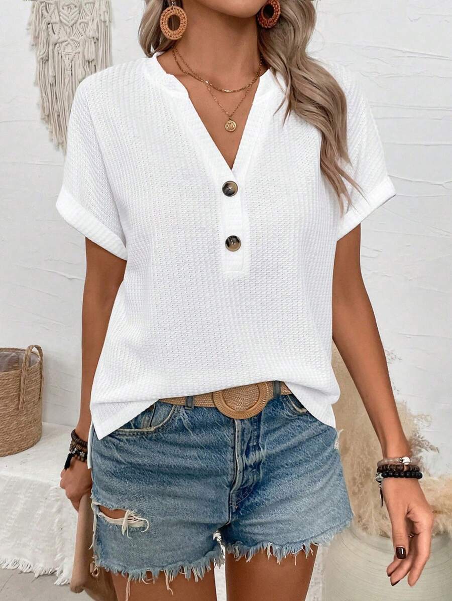 Camiseta Decote V com Botões Decorativos IMG 3