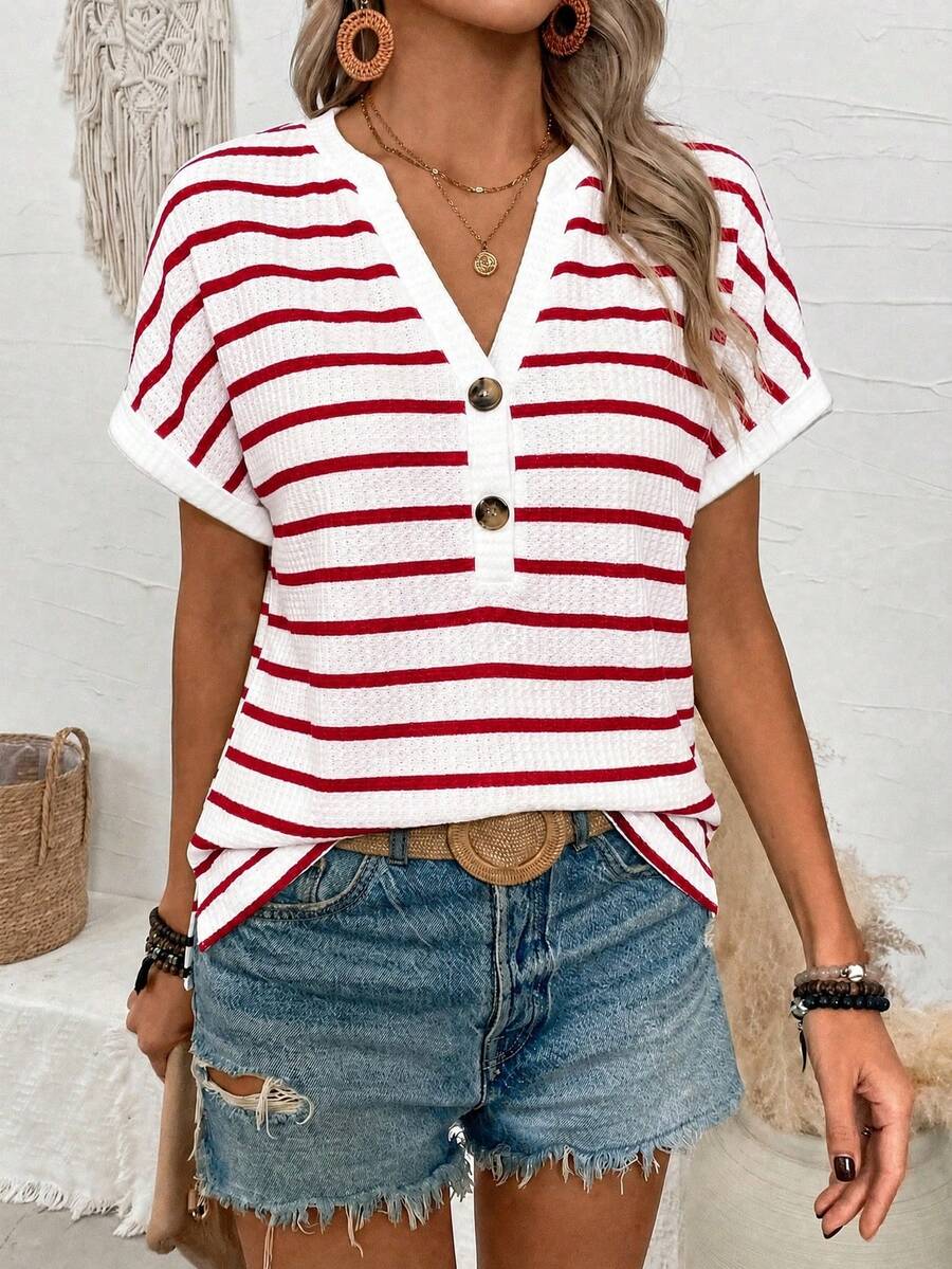 Camiseta Decote V com Botões Decorativos IMG 30
