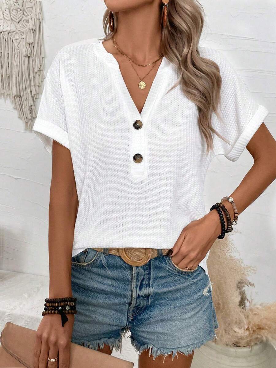 Camiseta Decote V com Botões Decorativos IMG 5