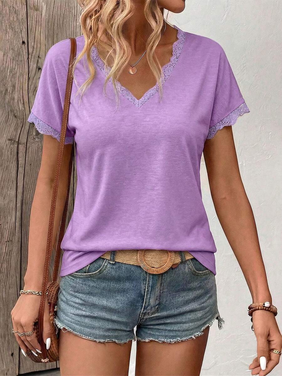 Camiseta Decote V com Detalhe em Renda IMG 15