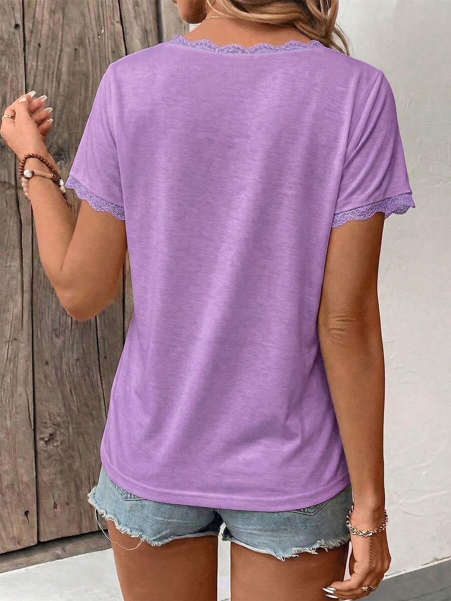 Camiseta Decote V com Detalhe em Renda IMG 16