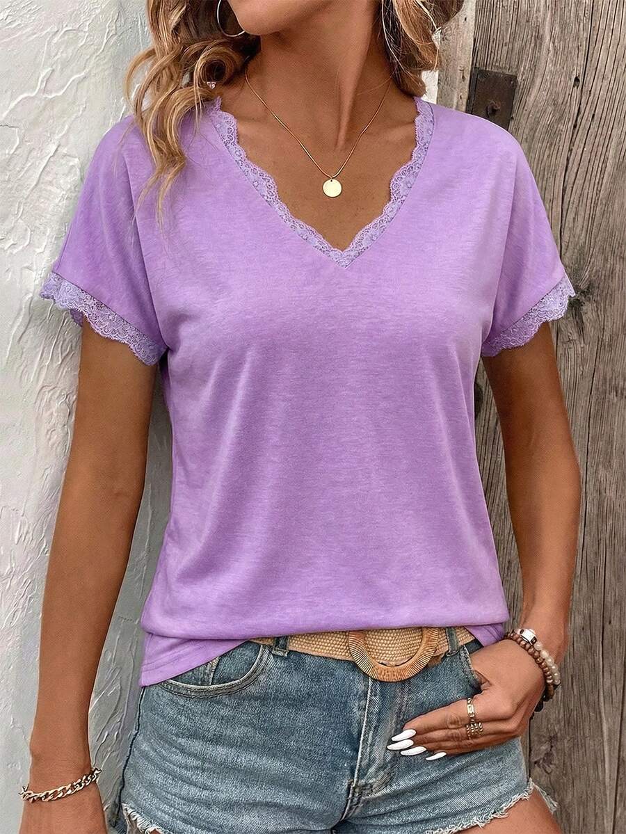 Camiseta Decote V com Detalhe em Renda IMG 17