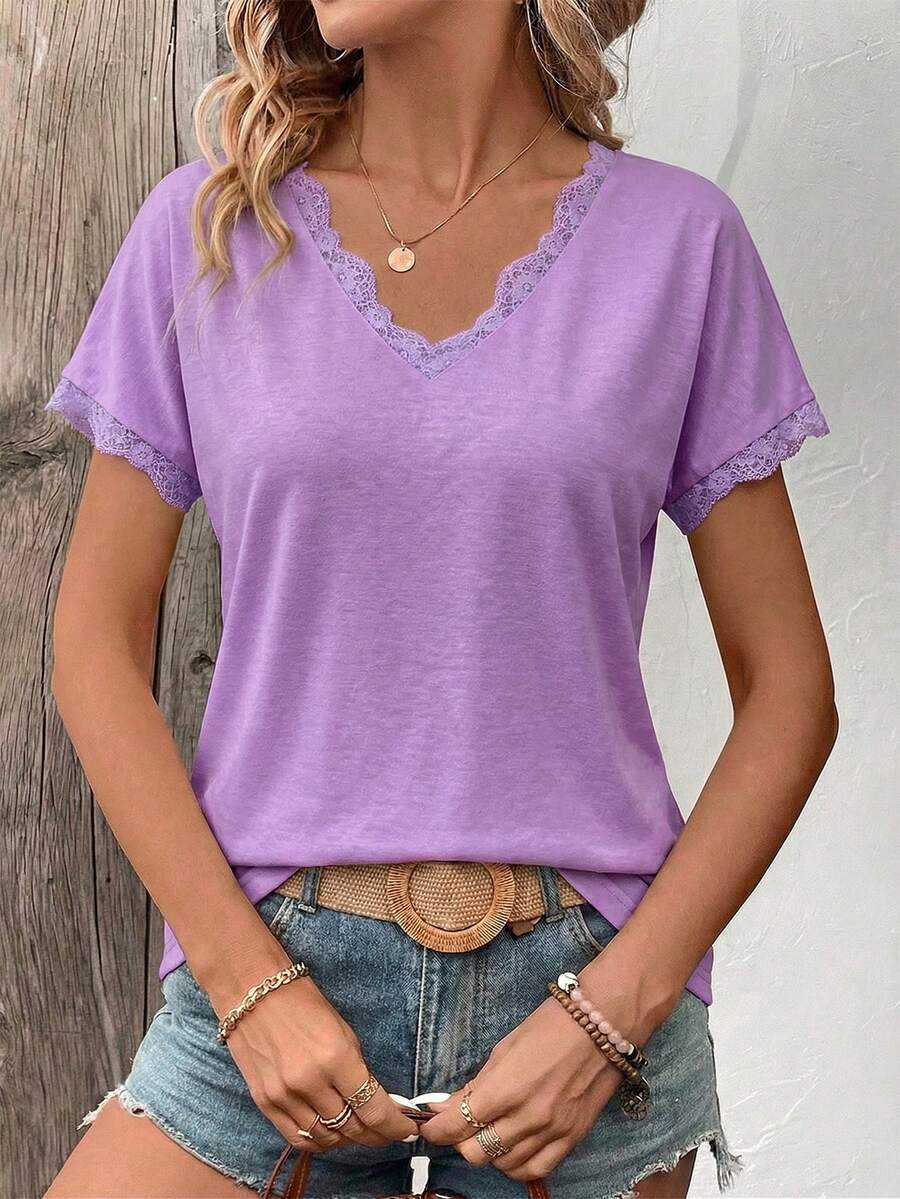 Camiseta Decote V com Detalhe em Renda IMG 18