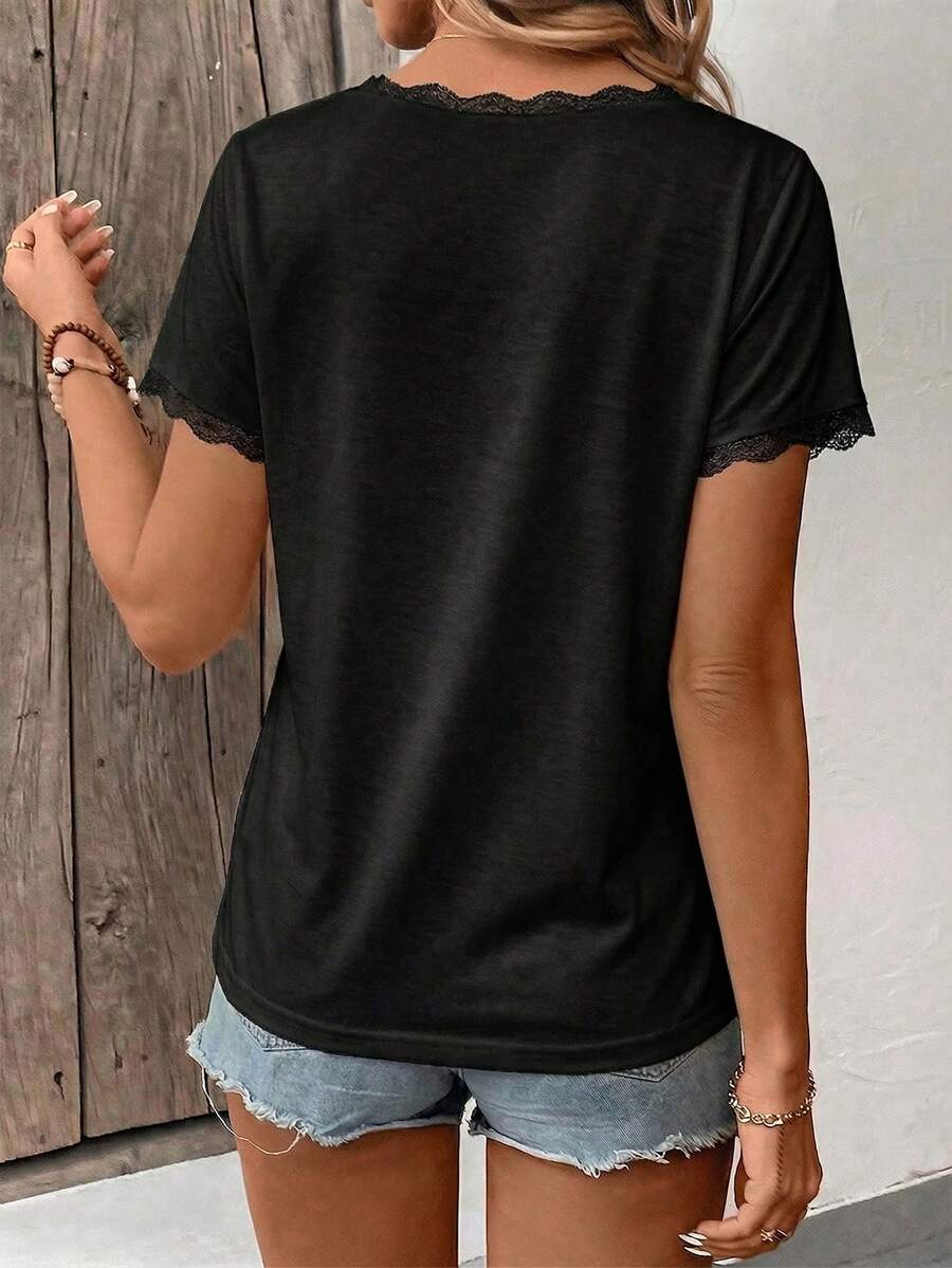 Camiseta Decote V com Detalhe em Renda IMG 23