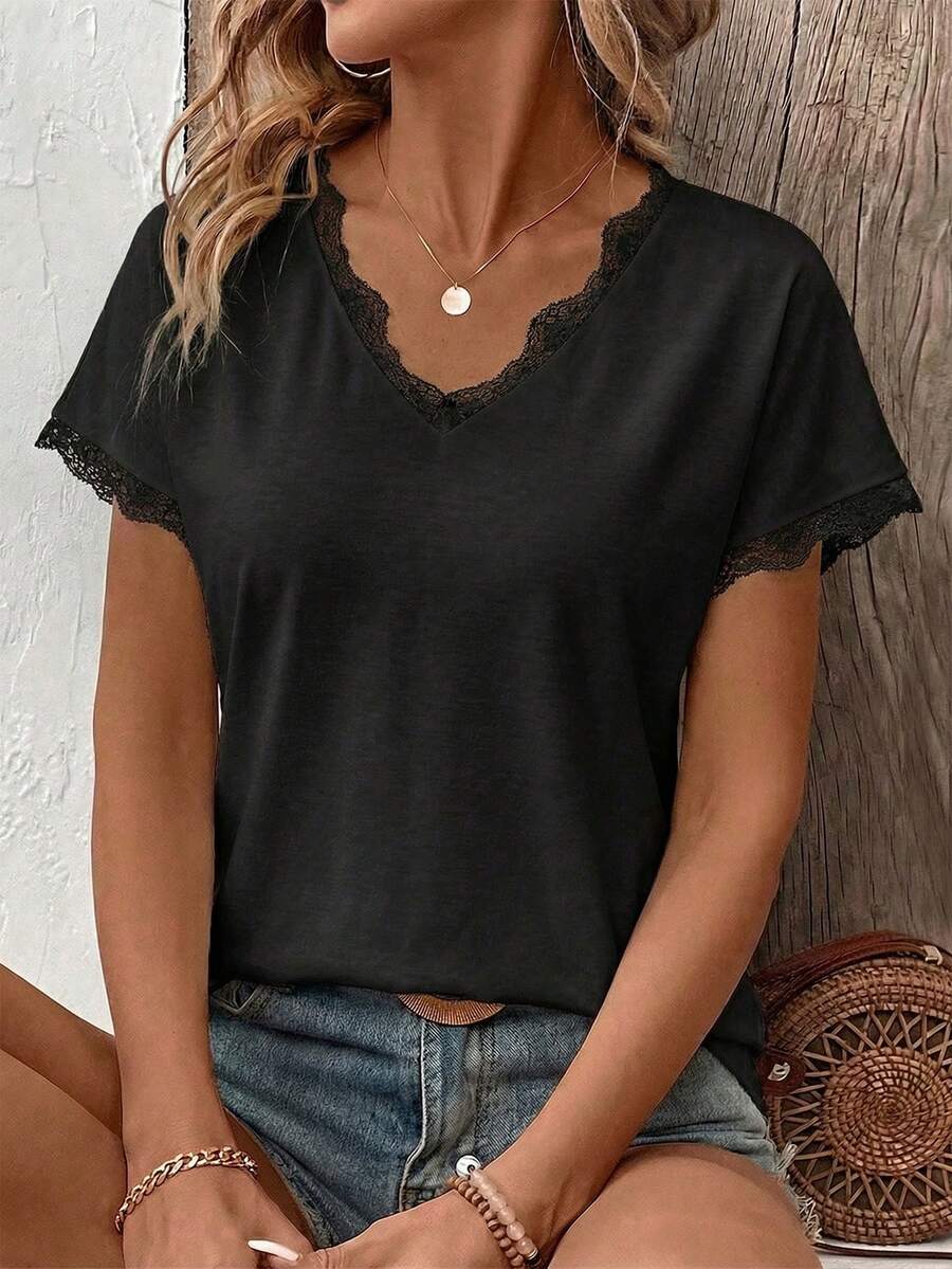 Camiseta Decote V com Detalhe em Renda IMG 25