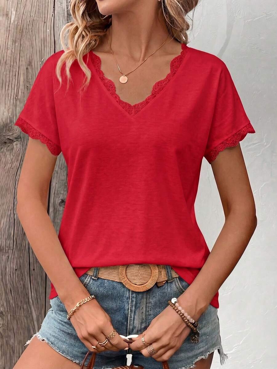 Camiseta Decote V com Detalhe em Renda IMG 30