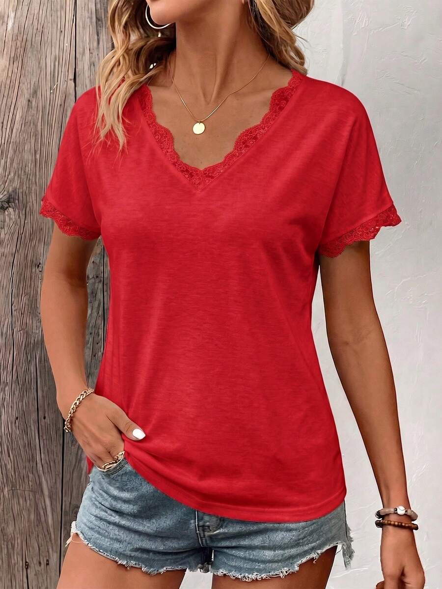 Camiseta Decote V com Detalhe em Renda IMG 31