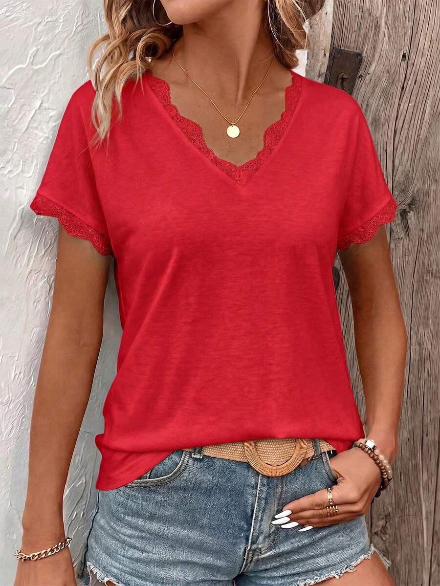 Camiseta Decote V com Detalhe em Renda IMG 32