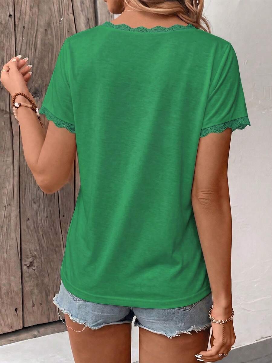 Camiseta Decote V com Detalhe em Renda IMG 35