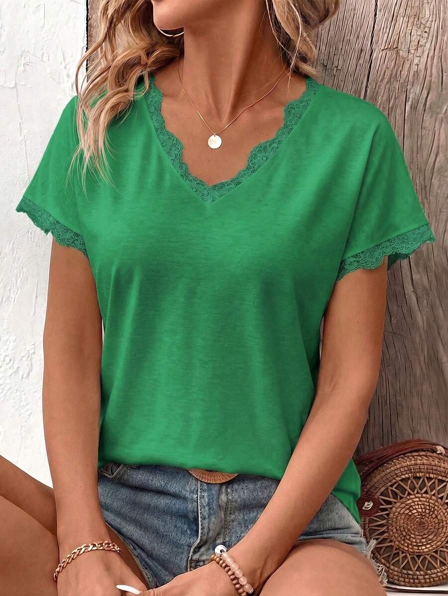 Camiseta Decote V com Detalhe em Renda IMG 37