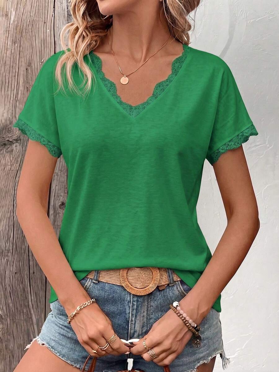 Camiseta Decote V com Detalhe em Renda IMG 39