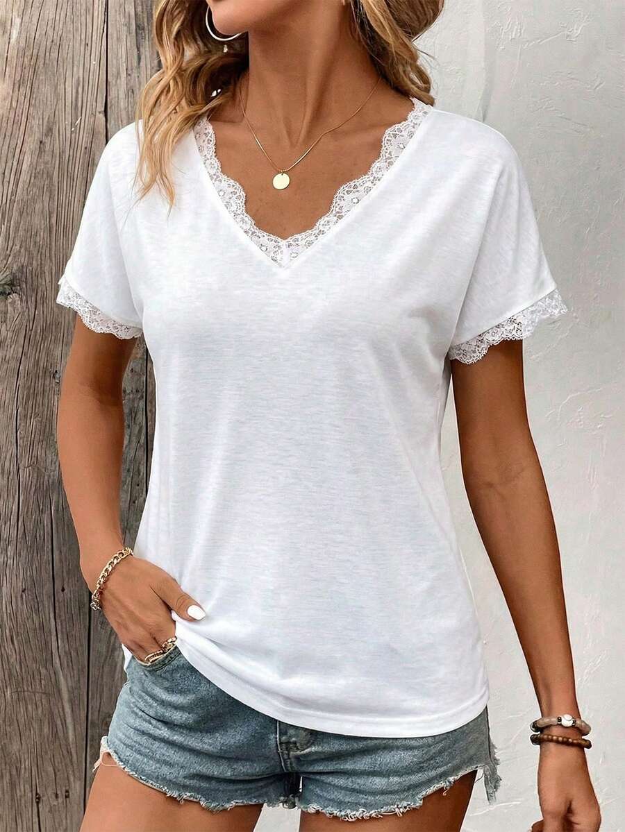 Camiseta Decote V com Detalhe em Renda IMG 4