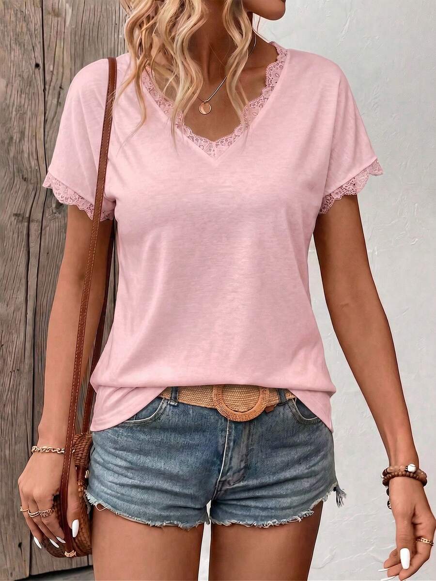 Camiseta Decote V com Detalhe em Renda IMG 40