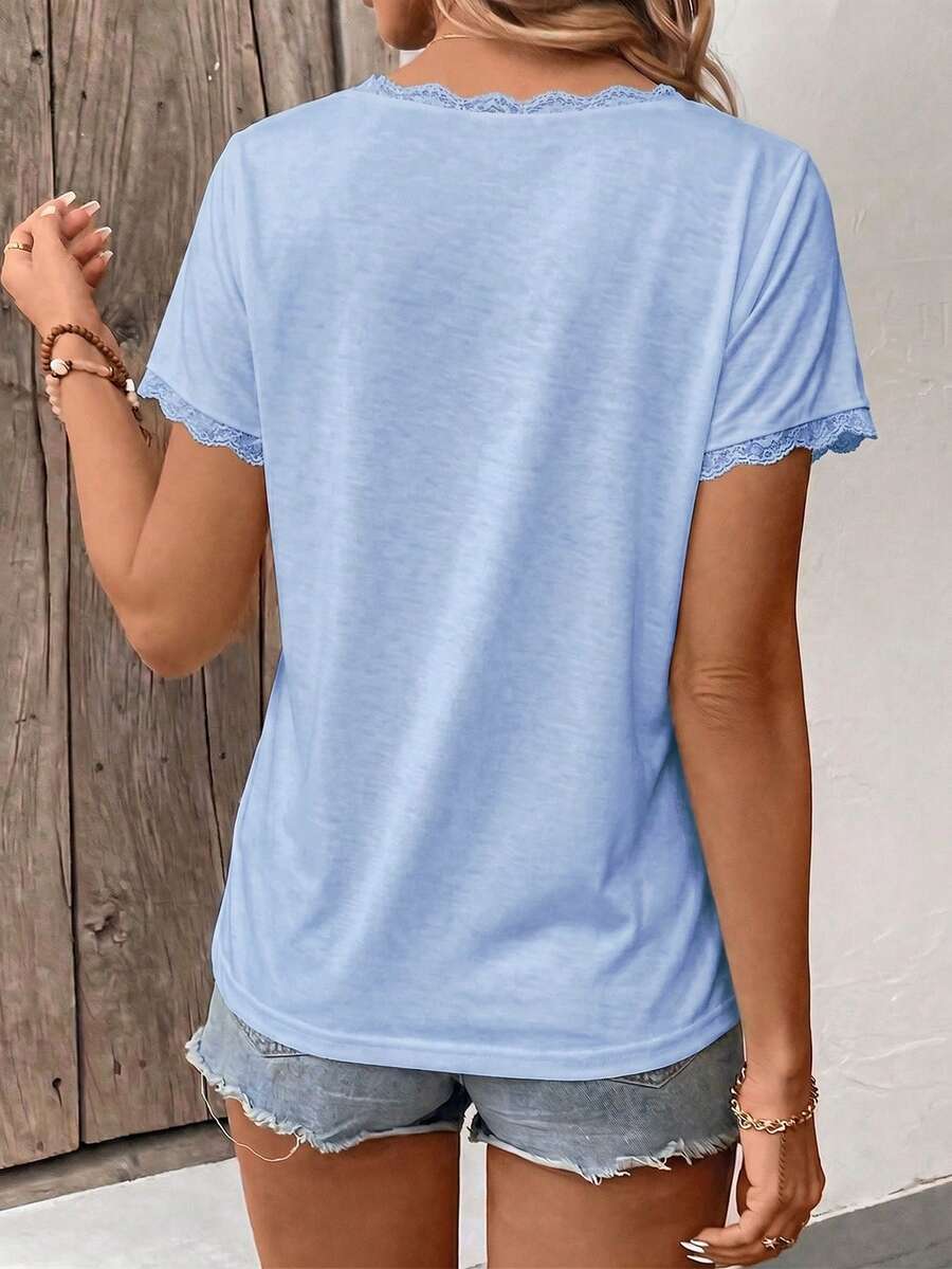Camiseta Decote V com Detalhe em Renda IMG 47