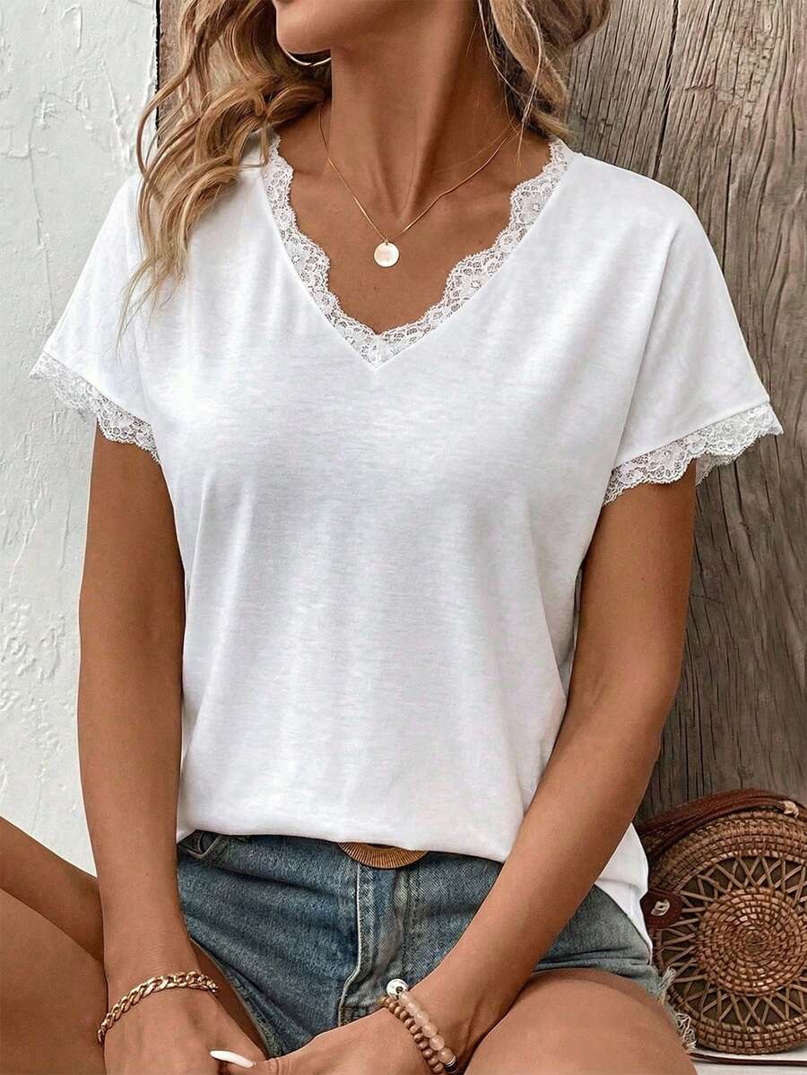 Camiseta Decote V com Detalhe em Renda IMG 6