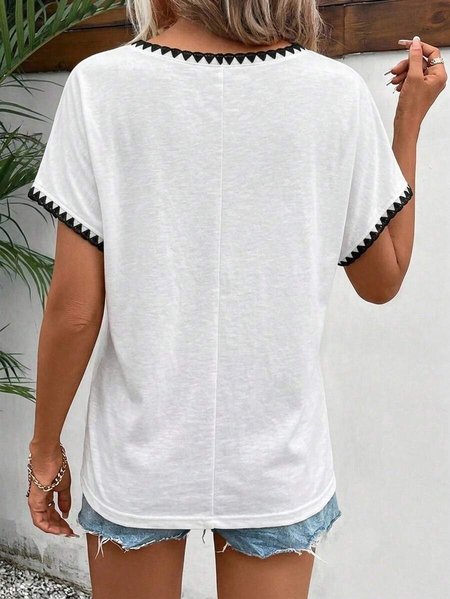 Camiseta Decote V com Manga Bordada IMG 44