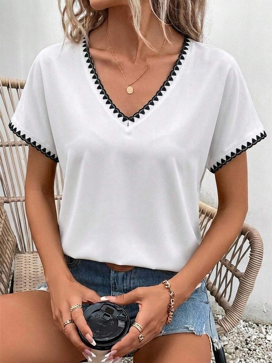 Camiseta Decote V com Manga Bordada IMG 46