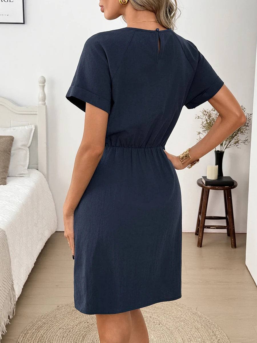 Vestido Curto Evasê com Amarração na Cintura e Bolsos - La Lecce
