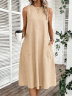 Vestido Midi Sem Mangas com Gola Redonda e Bolsos - La Lecce